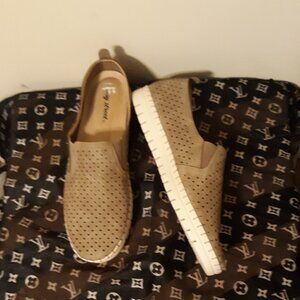 NWOB Easy Street Slip On Shoes  Size 11W